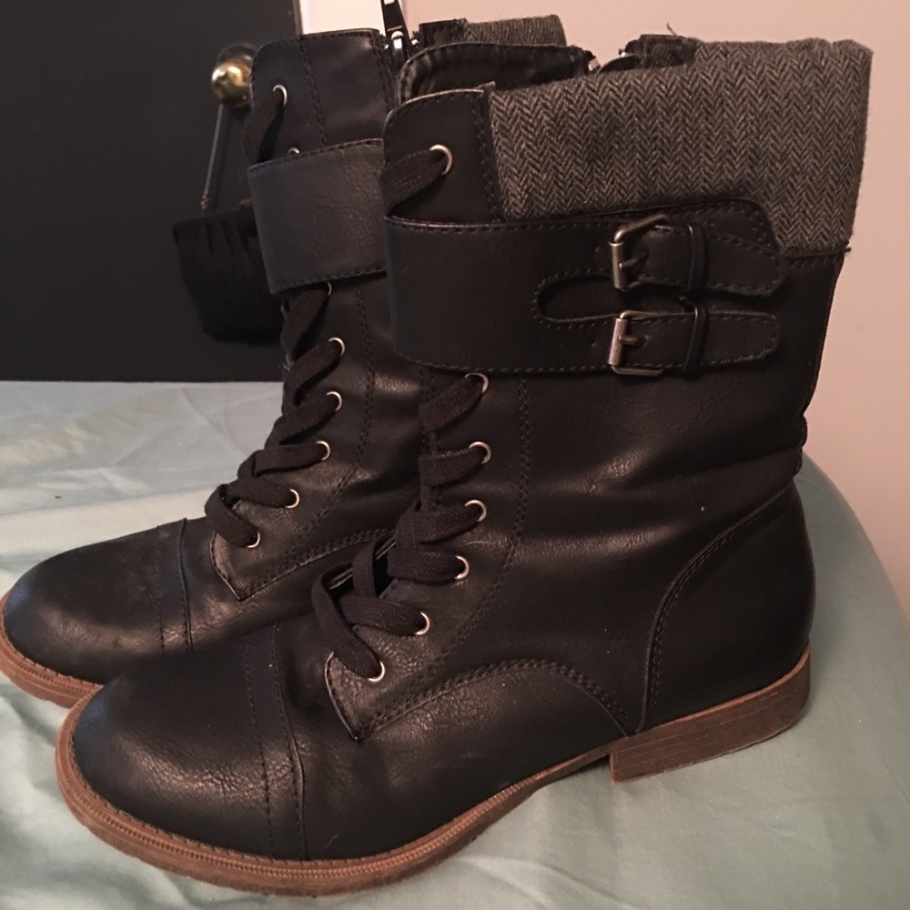 Black boots size 9